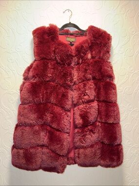 JAYLEY Plush Burgundy Faux Fur Vest